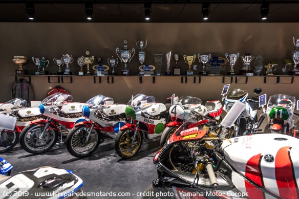 Trophées et machines de Grands Prix trônent dans le Collection Hall Trophées et machines de Grands Prix trônent dans le Collection Hall