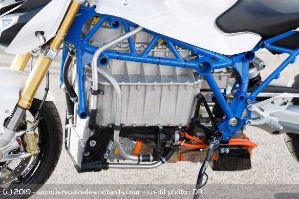 Le concept est en fait un assemblage d'éléments pris d'autos et de motos du constructeur Le concept est en fait un assemblage d'éléments pris d'autos et de motos du constructeur