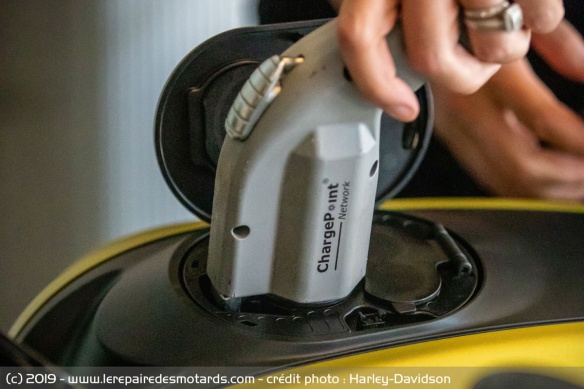 Le rechargement pourra se faire en 1h grâce au chargeur rapide CCS Le rechargement pourra se faire en 1h grâce au chargeur rapide CCS
