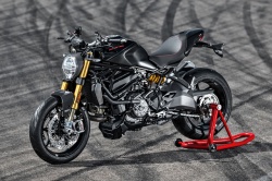 Ducati Monster 1200 S Black on Black