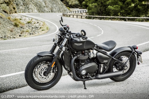 La Triumph Bonneville Bobber Black