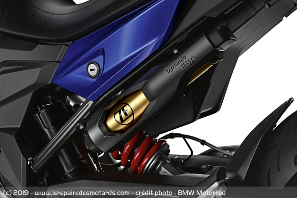 La F 900 R compte de nombreuses options, y compris les suspensions dynamiques ESA