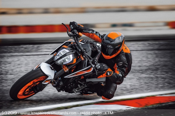 KTM 890 Duke R