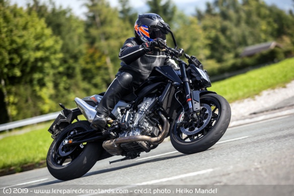 L'essai KTM 890 Duke R disponible d'ici quelques jours sur Le Repaire des Motards !