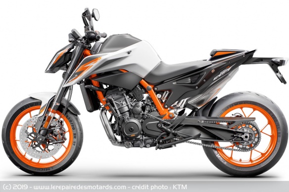 La KTM 890 Duke R