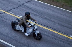 Ca roule pour le roadster électrique sans moyeu - Crédit photo : RMK Vehicle Corporation