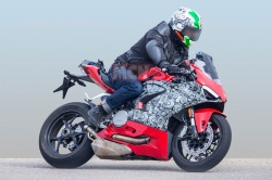 Ducati fait évoluer sa 'petite' Panigale - Crédit photo : MCN