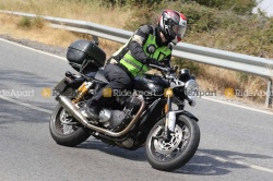 La Thruxton R voit noir - Crédit photo : RideApart