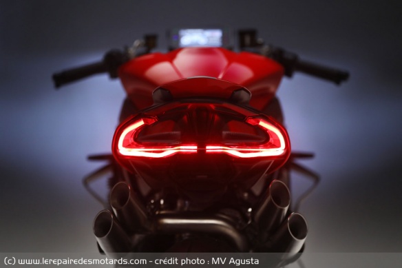Feu arrière à LED de la MV Agusta Brutale 1000 RR
