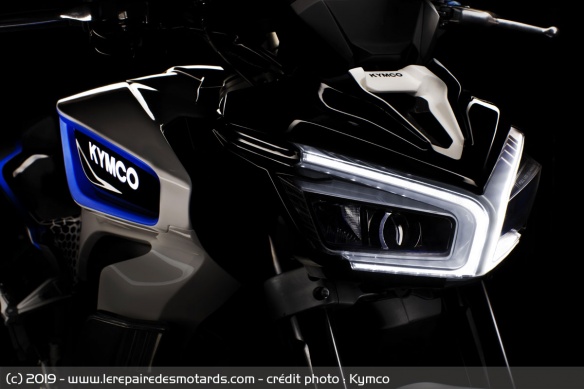 Phare de la Kymco RevoNEX
