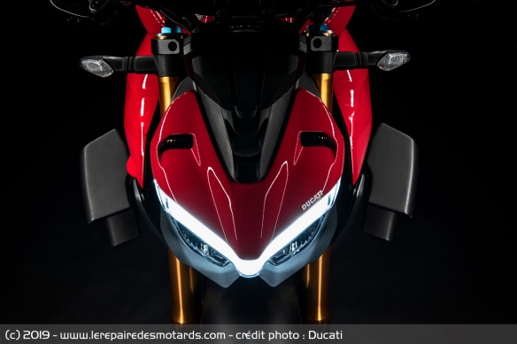 Phare de la Ducati Streetfighter V4 S