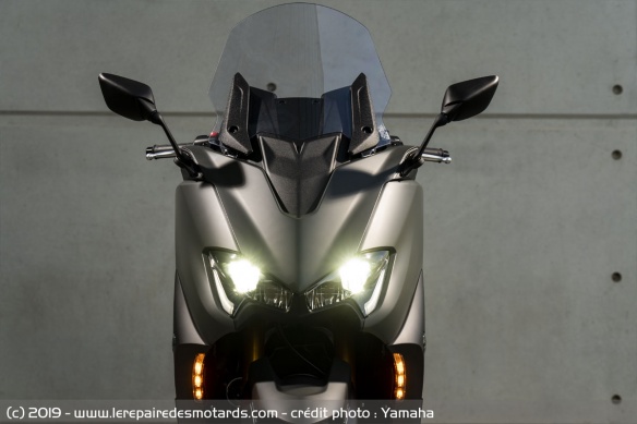 Phares du Yamaha TMax Tech Max