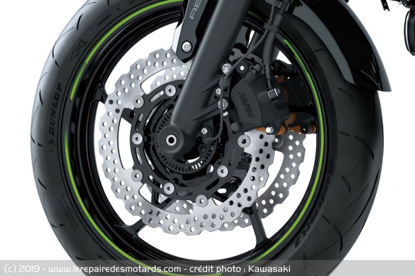 La Z650 se chausse en Dunlop Sportmax Roadsmart 2