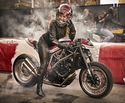 Préparation moto Louis-KTM Caty M. Glam - Crédit photo : Volker Rost