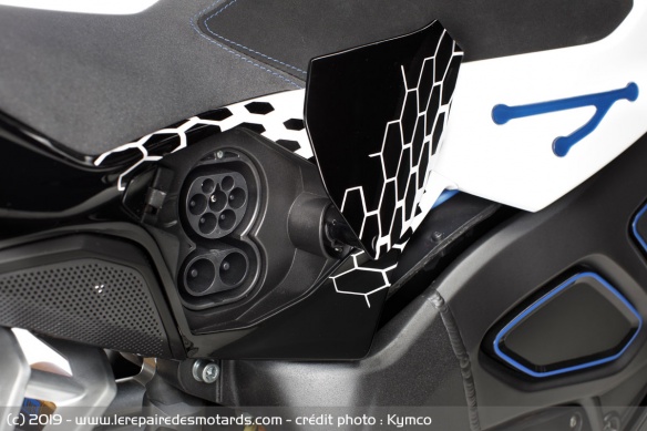 Prise CCS de la Kymco RevoNEX