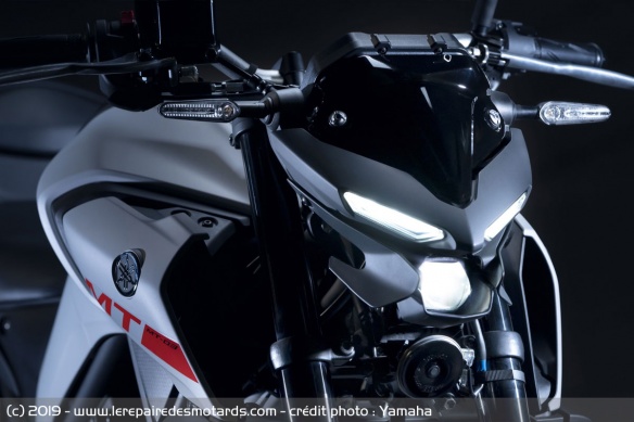L'avant de la MT-03 a été totalement revu L'avant de la MT-03 a été totalement revu