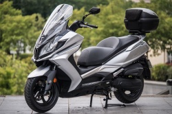 Un antipatinage pour le Kymco DownTown Exclusive