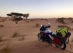 Paris - Dakar en Transalp - Crédit photo : Laurent Cochet