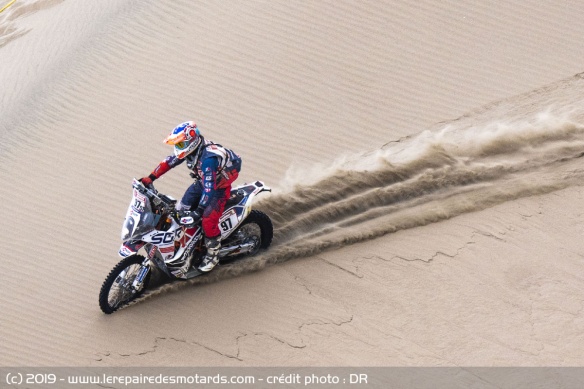 Toniutti dans les dunes péruviennes