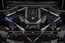 BMW va arrêter la moitié de ses moteurs thermiques - Crédit photo : BMW AG