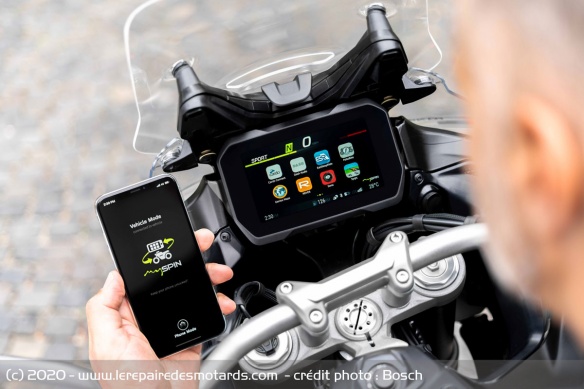 La connectivité mySPIN est également disponible sur la Multistrada V4 S La connectivité mySPIN est également disponible sur la Multistrada V4 S
