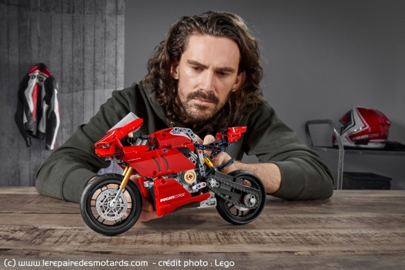 Montage moto Lego Ducati Panigale V4R