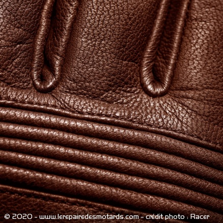 Finition cuir sur tout le gant !