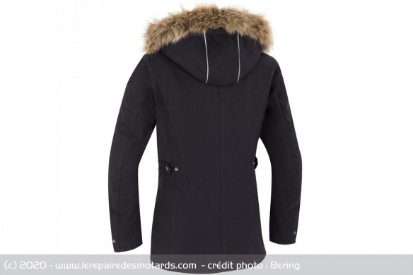 Capuche et fourrure sont amovibles Capuche et fourrure sont amovibles