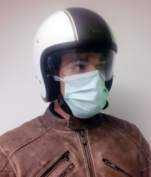 Paris : Masque obligatoire, même à moto !