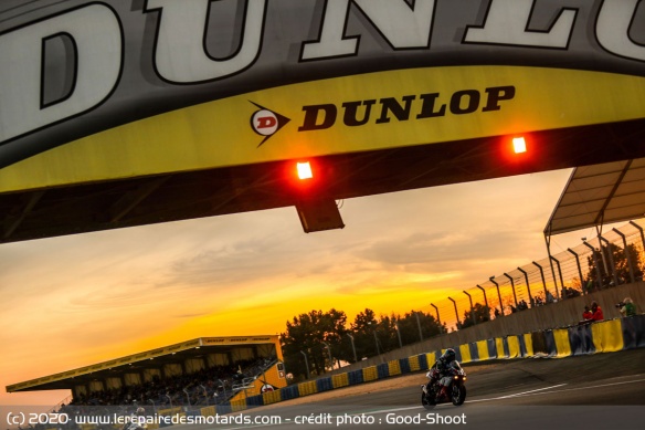 Mort motard sur le Bugatti