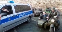 Allemagne : déguisé en Hilter à un festival de motos anciennes