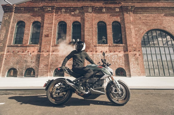Moto électrique en ville