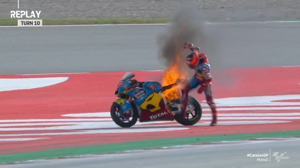 la moto en feu (c) photo : MotoGP source : https://t.co/JlCpQFzGrs