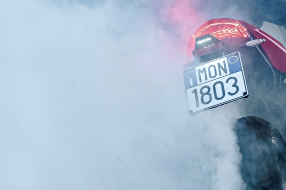Un bout de feu arrière du nouveau Monster