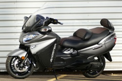 Suzuki met le Burgman 650 au garage