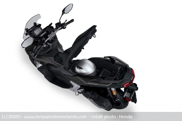 Le coffre du Honda ADV 150