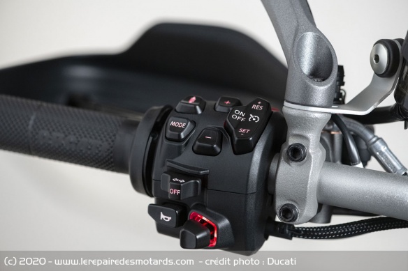 Commodo gauche de la Ducati Multistrada V4 S