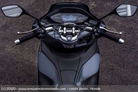 Poste de conduite du Honda PCX 125