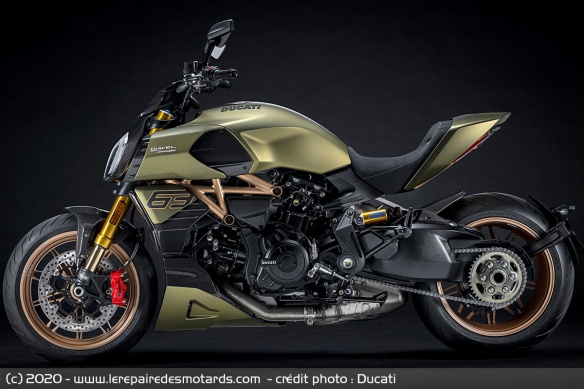 Ducati Diavel 1260 Lamborghini, en vert avec une touche de rouge