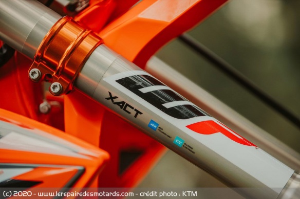 On retrouve une fourche WP XACT pour la première fois sur une EXC