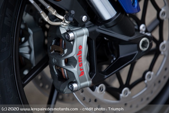 Le freinage est assuré par des étriers Brembo Stylema Le freinage est assuré par des étriers Brembo Stylema
