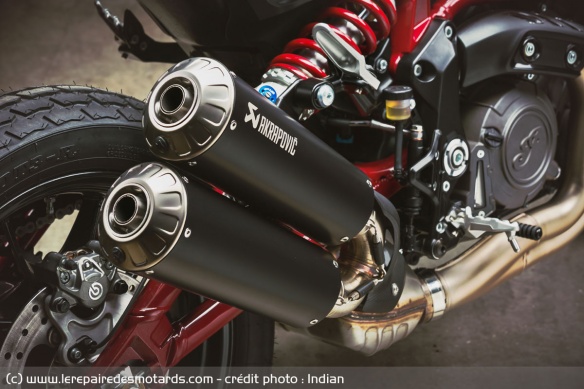 Double échappement Akrapovic