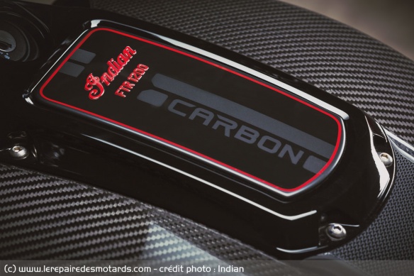Marquage carbon sur le réservoir
