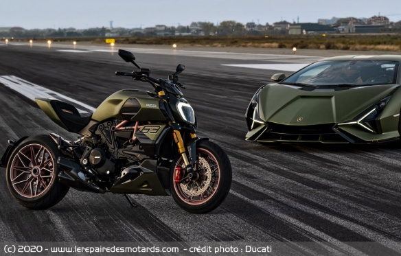 Face à face Ducati Diavel et Lamborghini Face à face Ducati Diavel et Lamborghini