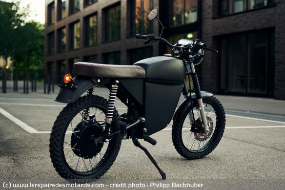 Black Tea : le cyclo scrambler électrique Black Tea : le cyclo scrambler électrique
