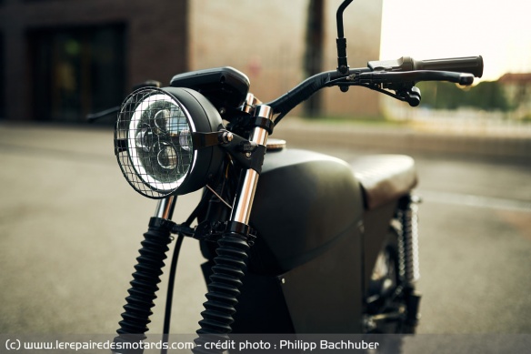 Black Tea : le cyclo scrambler électrique Black Tea : le cyclo scrambler électrique