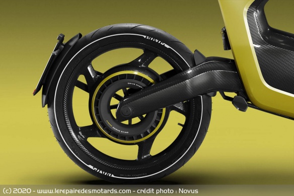 Le moteur délivre jusqu'à 18 kW et une vitesse maximale de 120 km/h Le moteur délivre jusqu'à 18 kW et une vitesse maximale de 120 km/h