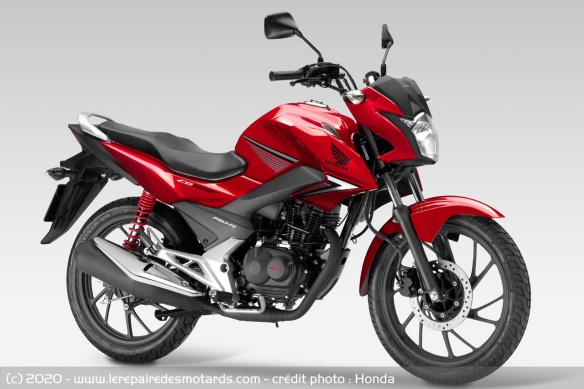 La précédente génération de CB125F La précédente génération de CB125F