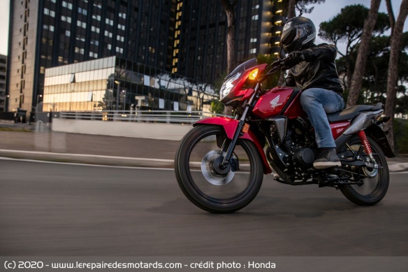 La CB hérite d'un nouveau moteur eSP de 10,9 ch