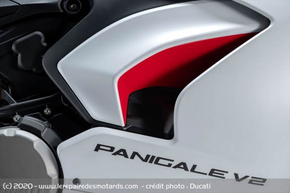 Ducati Panigale V2 White Rosso